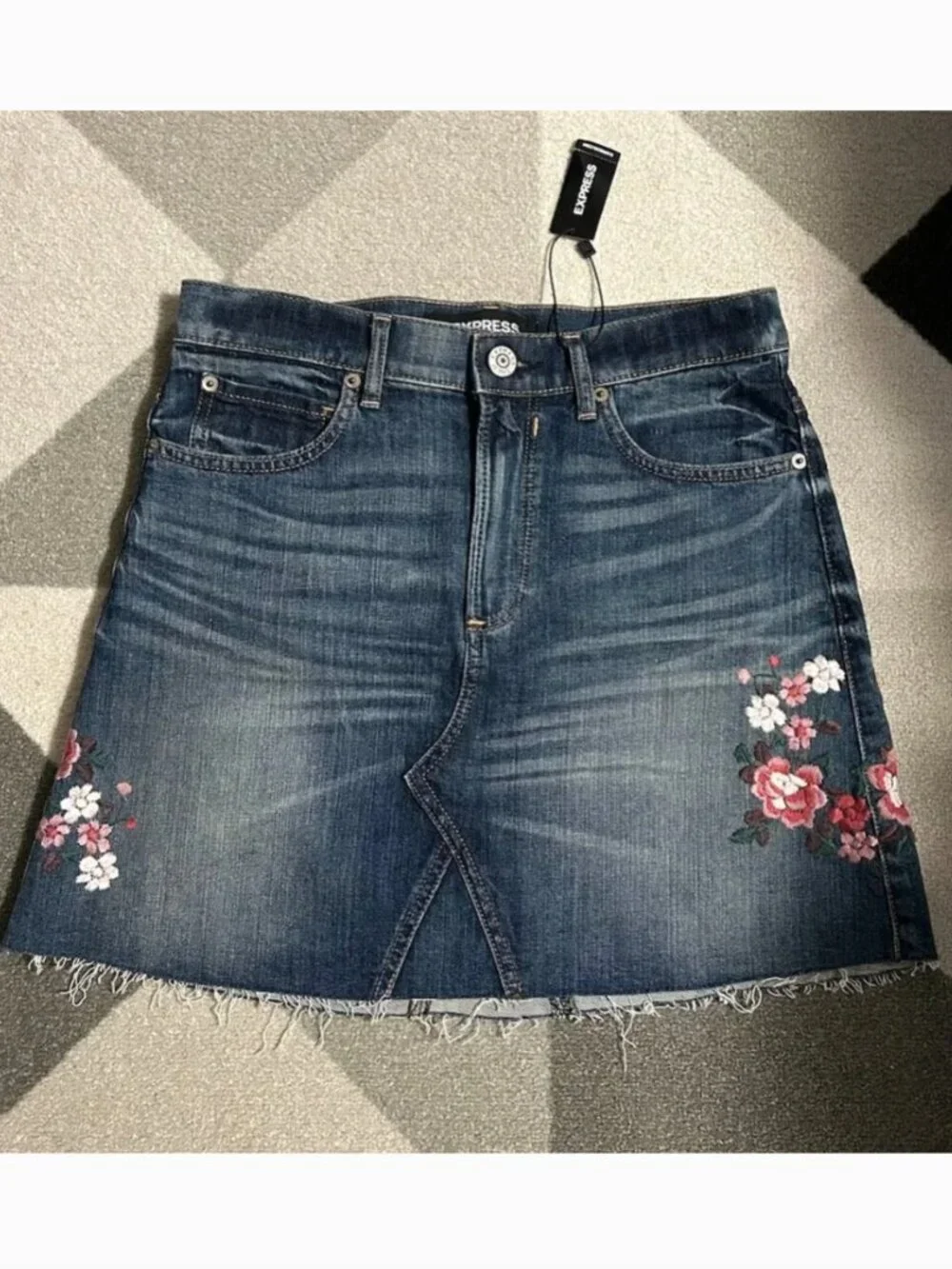 NWT‎ Express Floral Embroidered Raw Hem Jean Denim Mini Skirt Women's Size 6